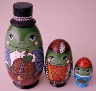 Russian Doll Frog Musician